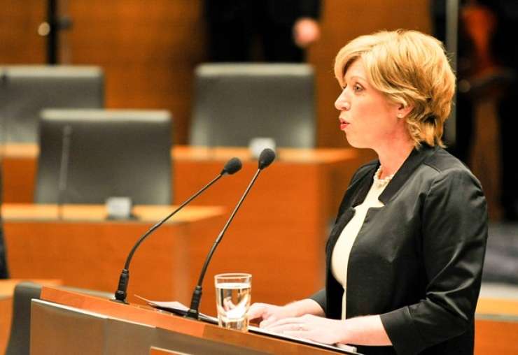 Tomčeva: Bratuškova je s svojo nekompetentnostjo sebe in Slovenijo postavila v neprijeten položaj