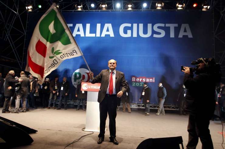 V Italiji so se odprla volišča, prve izide volitev je pričakovati v ponedeljek proti večeru