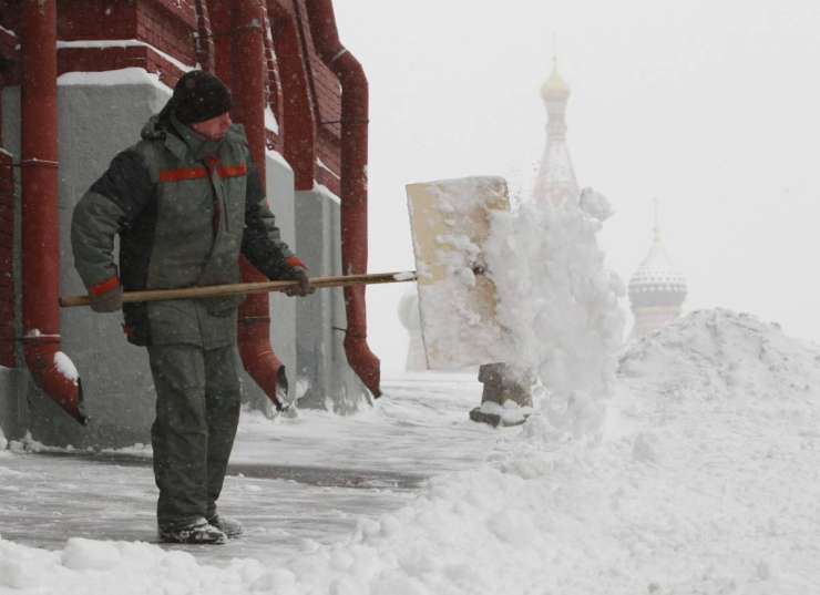 Sneg povzroča težave v Rusiji in Ukrajini