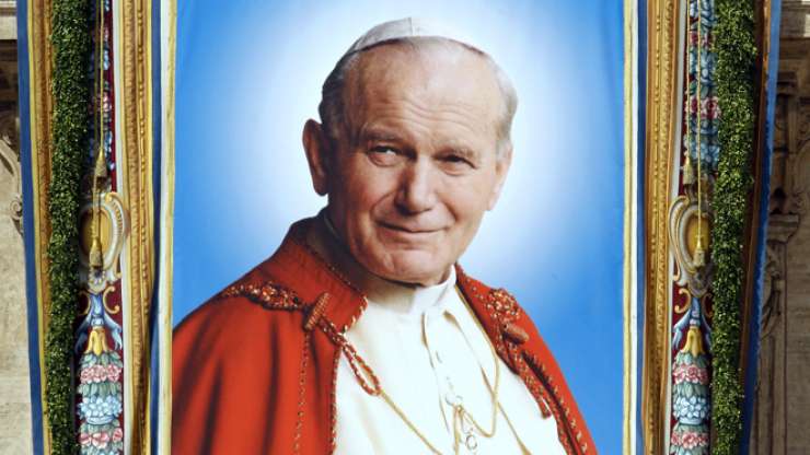V Rimu pridržali lažnega papeža, ker je bil preveč podoben Janezu Pavlu II.