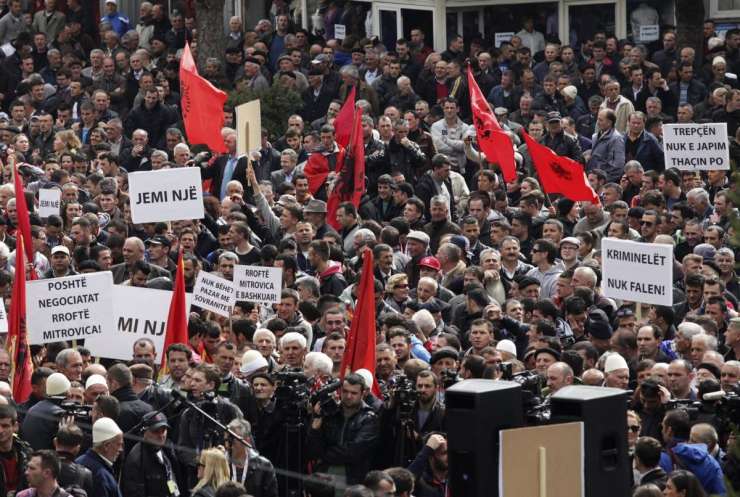 Na Kosovu protesti proti morebitnemu dogovoru s Srbijo