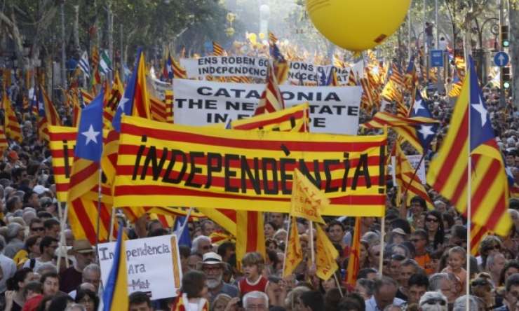 Katalonske občine pod pritiskom iz Madrida zavirajo referendum o neodvisnosti