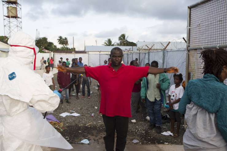 Ebola terjala že več kot 4000 življenj, samo v Liberiji več kot 2300 žrtev