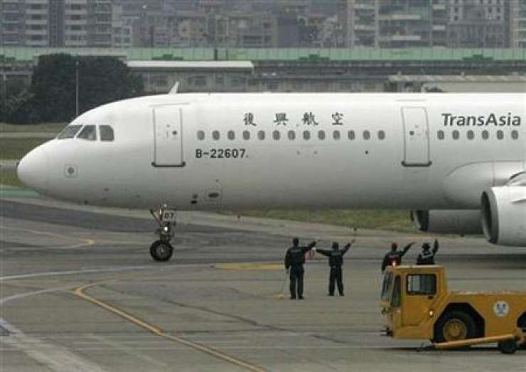 Več deset mrtvih v nesreči potniškega letala na Tajvanu