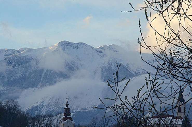 V noči na ponedeljek se obeta močan veter v Alpah in burja na Primorskem