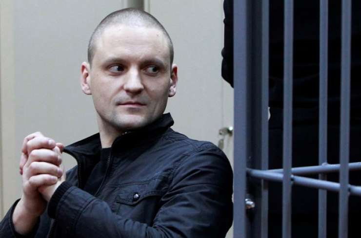 Sodišče za nasprotnika Kremlja odredilo hišni pripor