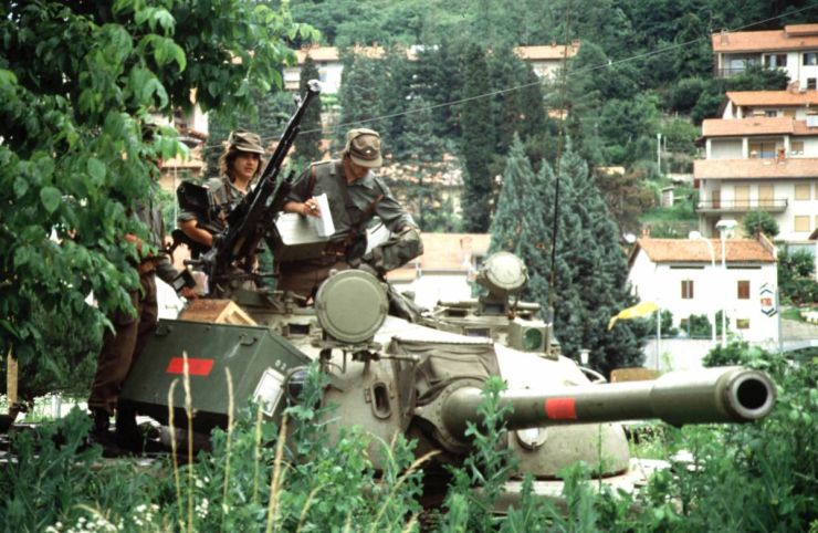 Tako so LDS-ovi Žižek, Gantar in Šetinc leta 1991 pisali »tropu dolgolasih in debeluhastih oborožencev« v TO - Vimarsana News