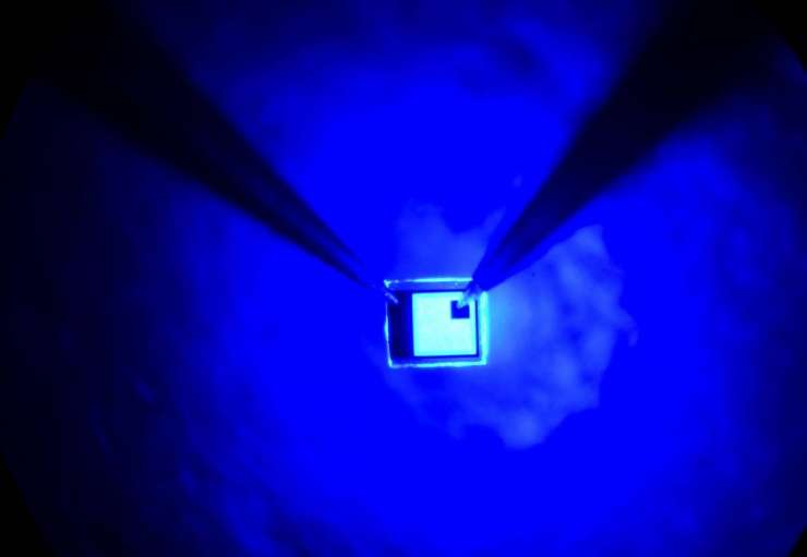 Nobelova nagrada za fiziko letos za izum modrih LED diod 