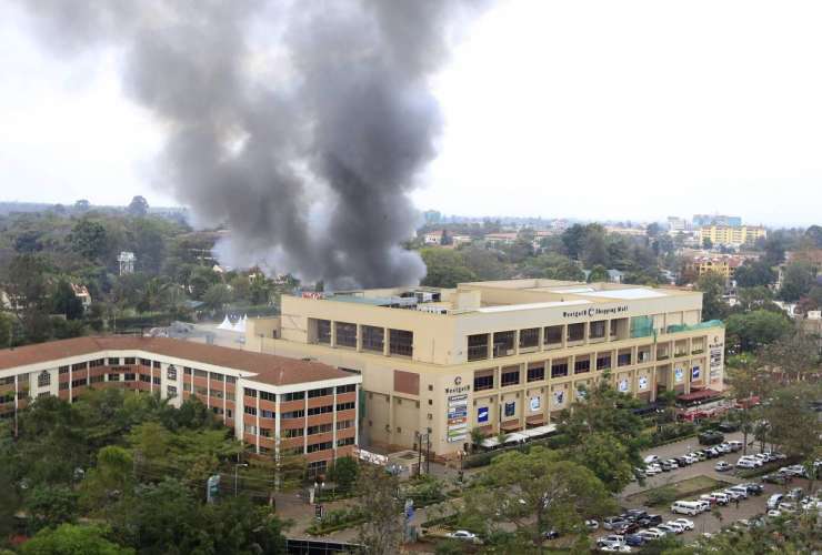 V nakupovalnem središču v Nairobiju morilo največ šest napadalcev
