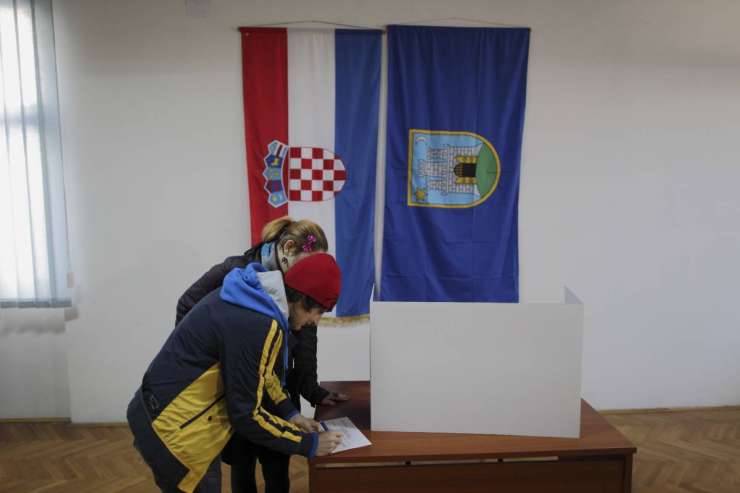 Hrvati na referendumu glasovali za tradicionalno zakonsko zvezo