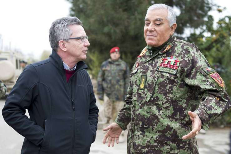 Bivši nemški obrambni minister ob slovesu dal duška večletnim frustracijam