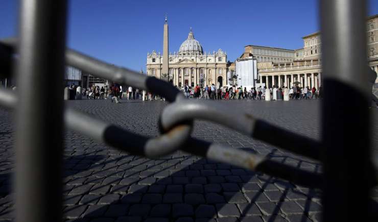 Vatikan: 18 mesecev zapora za papeževega majordoma