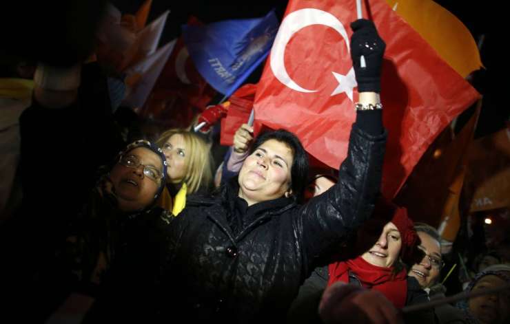 Zaradi korupcijske afere odstopi turških ministrov