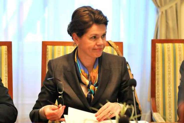 Bratuškova obvestila DZ, da bo zaupnico vezala na sprejem proračuna za leto 2014
