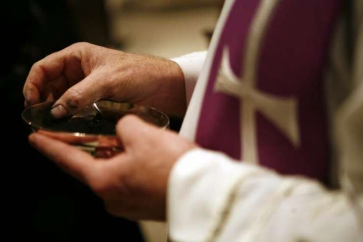 Škofija je zaradi odškodnin žrtvam zlorab duhovnikov bankrotirala