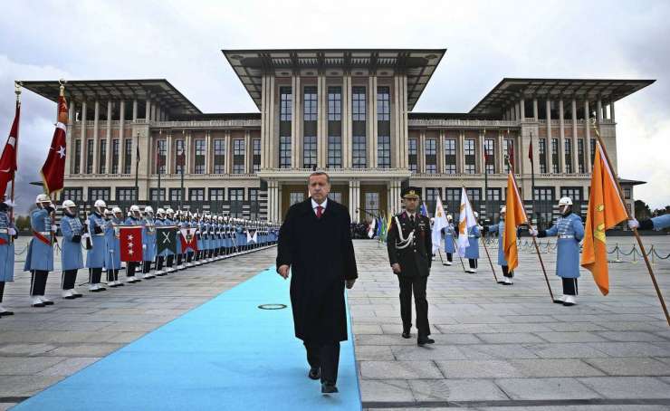 Erdoganova palača ima 1150 sob, ne samo 1000