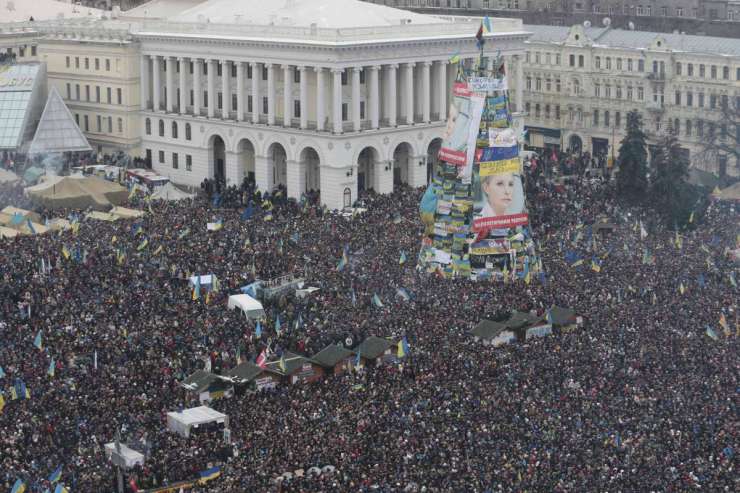 Skoraj 300.000 Ukrajincev v nedeljo znova na ulicah
