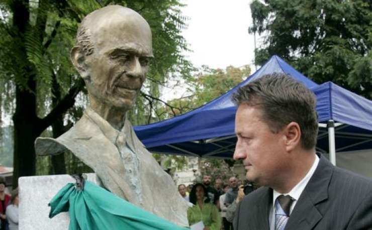 Jaša Drnovšek nadaljuje boj za odstranitev očetovega kipa v Zagorju