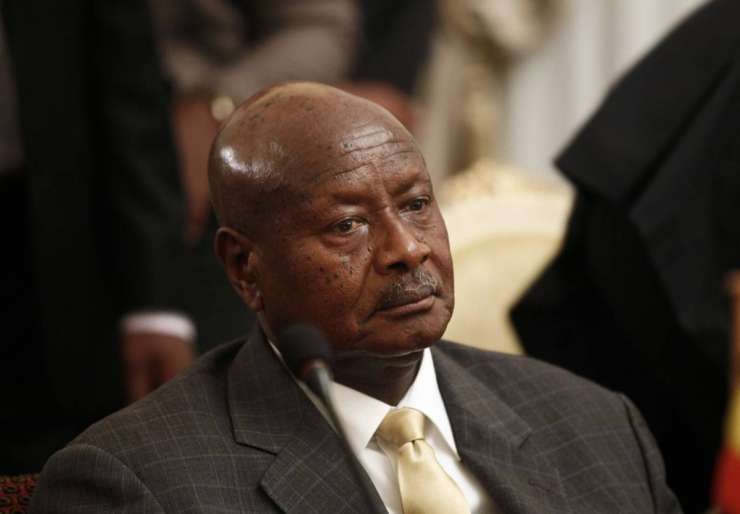 Ugandski predsednik lokalnega kralja označil za »otroka« in sprožil krvave proteste