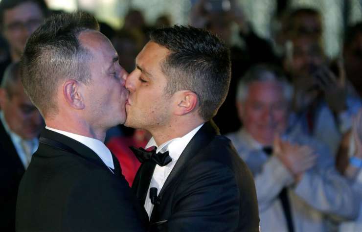 V Franciji se je poročil prvi homoseksualni par