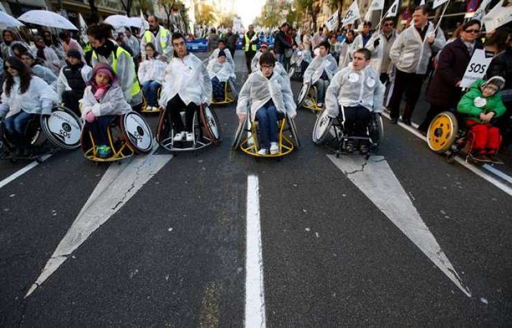 Protest španskih invalidov proti varčevalnim ukrepom