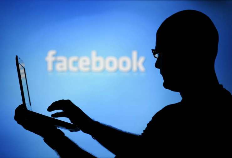 Škandal tepe Facebook, delnice so v nekaj dneh padle za več kot 10 odstotkov