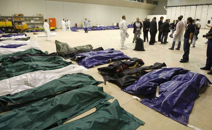 Tragedija pri Lampedusi: »Dan solza« za »kruti svet«, ki ignorira trpljenje beguncev