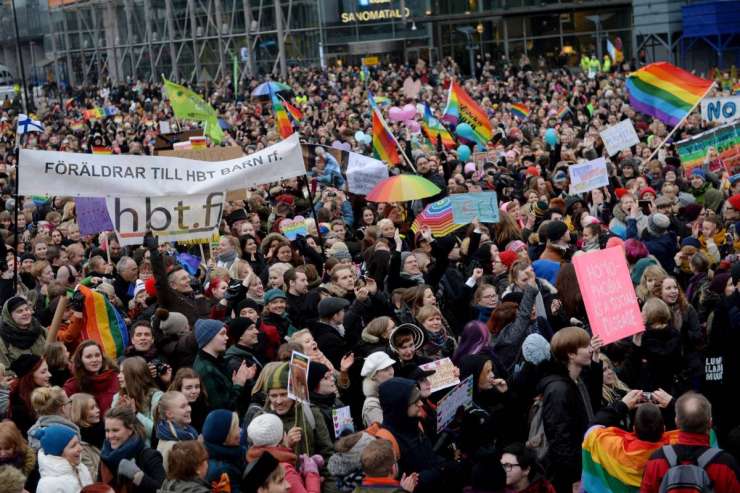 Na tisoče vernikov zapustilo finsko Luteransko cerkev zaradi istospolnih porok