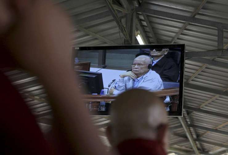 Voditelja Rdečih Kmerov zaradi zločinov proti človečnosti v dosmrtni zapor