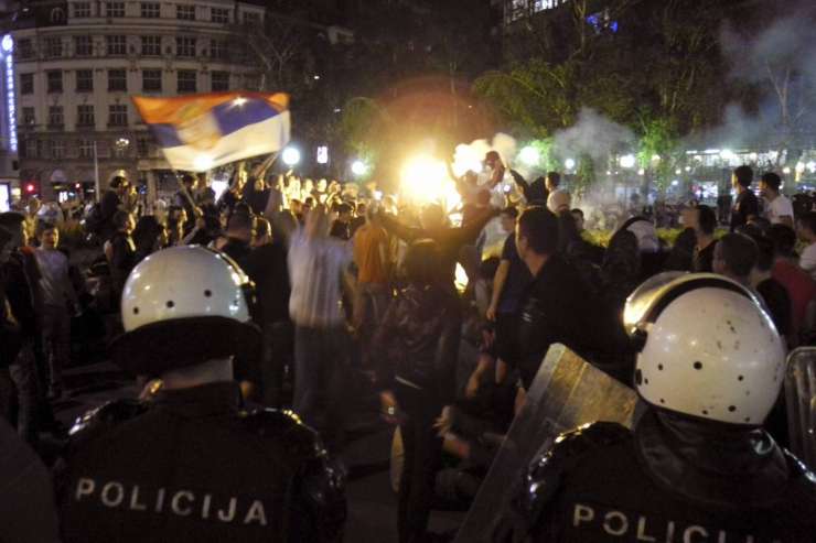Več tisoč Srbov protestiralo zaradi oprostitve hrvaških generalov