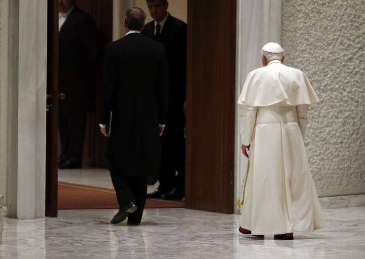 Konklava za izvolitev novega papeža ne bo pred 15. marcem