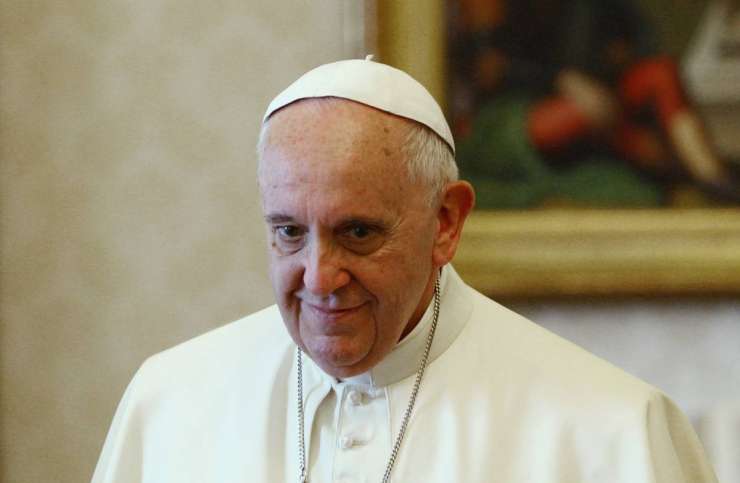 Papež Frančišek prvič sprejel žrtve pedofilskih duhovnikov