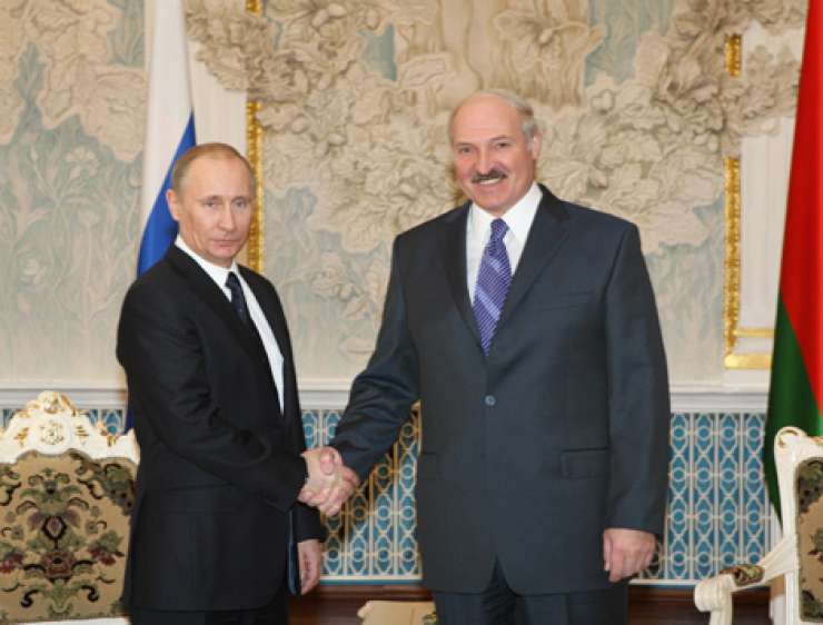 Lukašenko je boljši ribič od Putina: ulovil 57-kilogramsko ribo