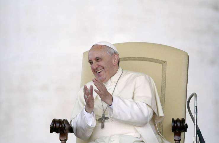 Papež: Tudi Marsovci imajo pravico do krsta