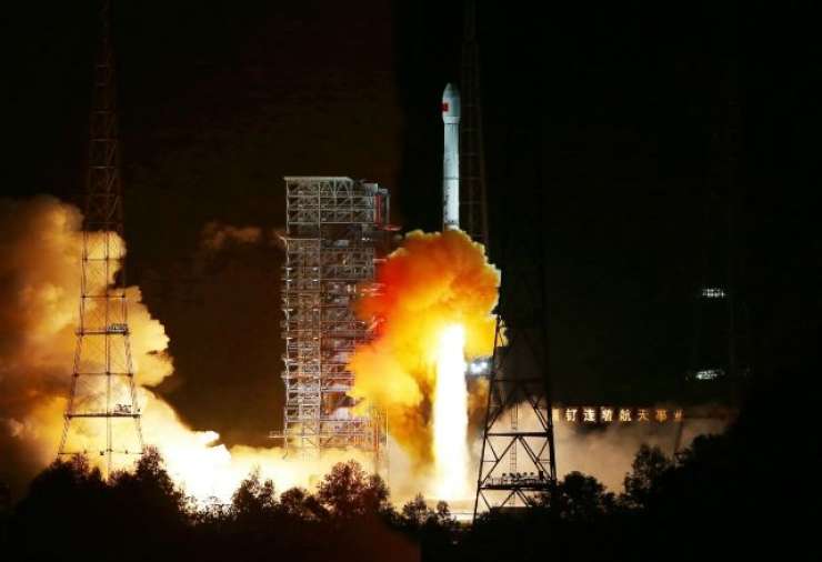 Kitajska razvija novo raketo za polet na Luno ... in dlje v vesolje