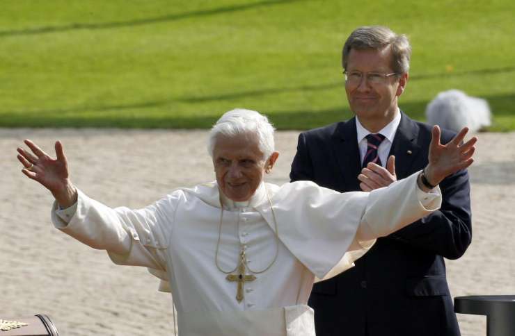 Papež Benedikt XVI. prispel na obisk v Nemčijo