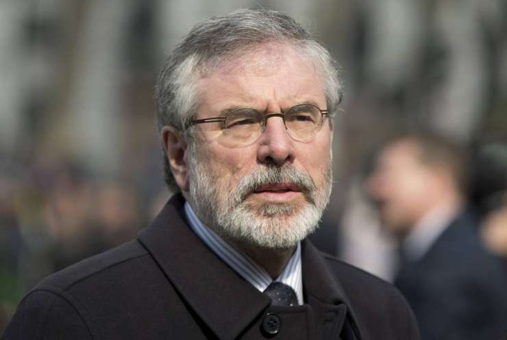 Severnoirski politik Gerry Adams aretiran zaradi suma vpletenosti v umor Ire