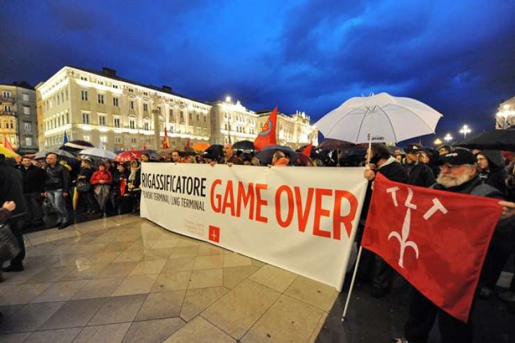 V Trstu protest proti gradnji plinskega terminala