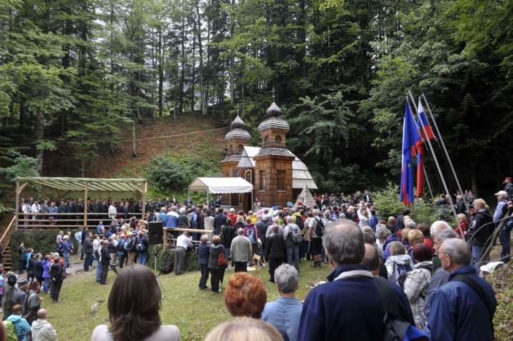 FOTO: Slovenska politična in gospodarska elita pri Ruski kapelici