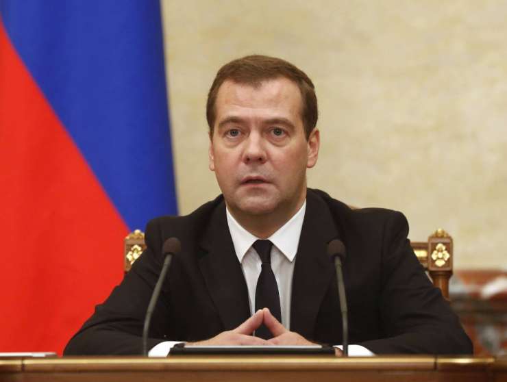 Hekerji vdrli v Twitter račun Medvedjeva: »Odstopam. Sram me je dejanj ruske vlade. Odpustite mi!«