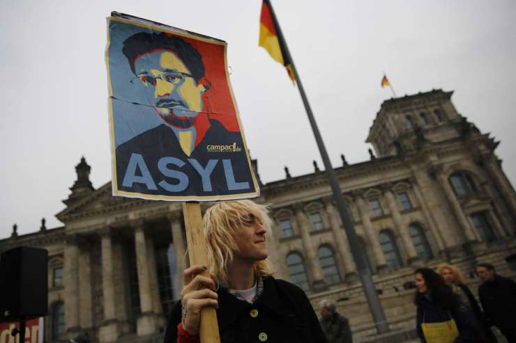 Bundestag jezen na ZDA; nekateri nemški poslanci bi v Nemčijo povabili Snowdna