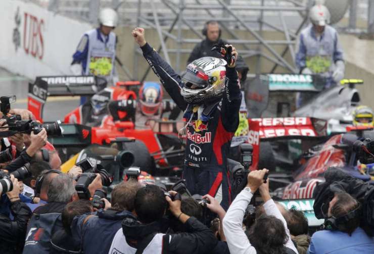 Vettel tretjič zapored svetovni prvak v F1