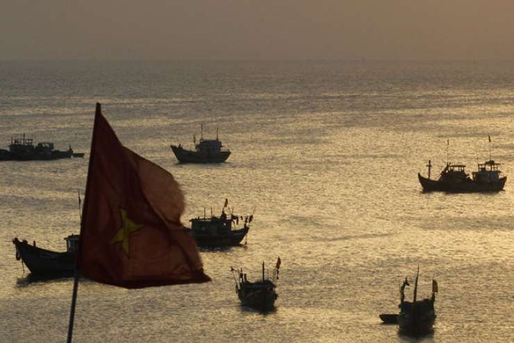 Kitajska ustanovila garnizijo na spornih otokih v Južnokitajskem morju