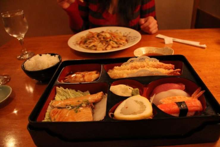 Japonska restavracija kaznuje stranke, ki ne dokončajo obroka