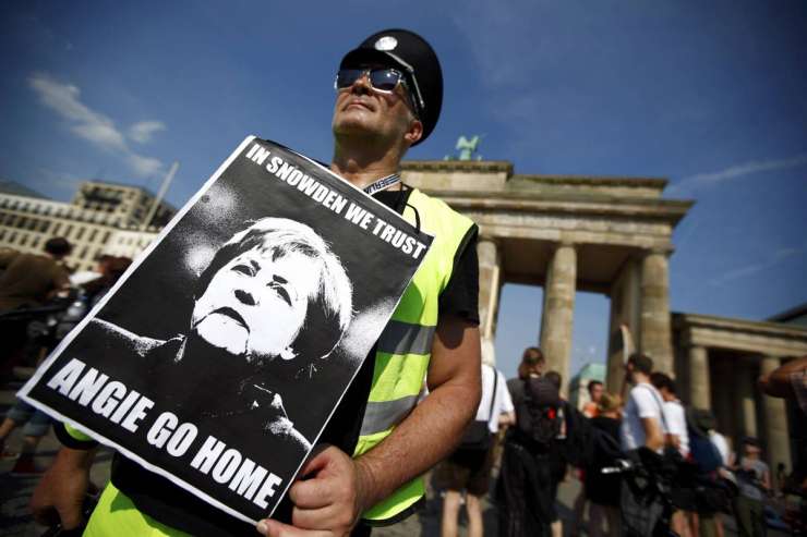 Angie go home: Nemci protestirali proti vohunjenju na spletu