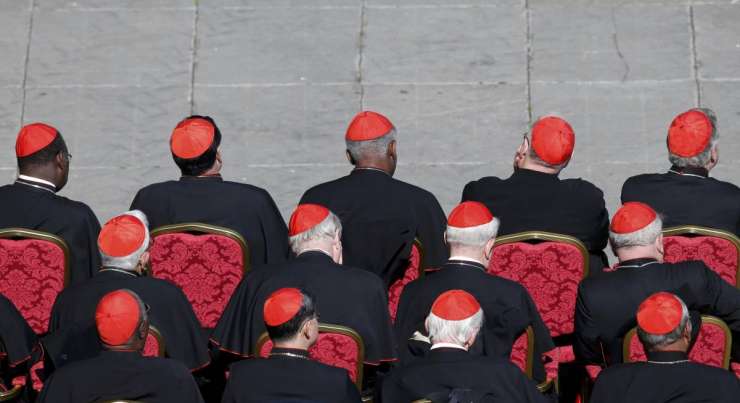 Sodano kardinale pozval na pogovore o konklavu
