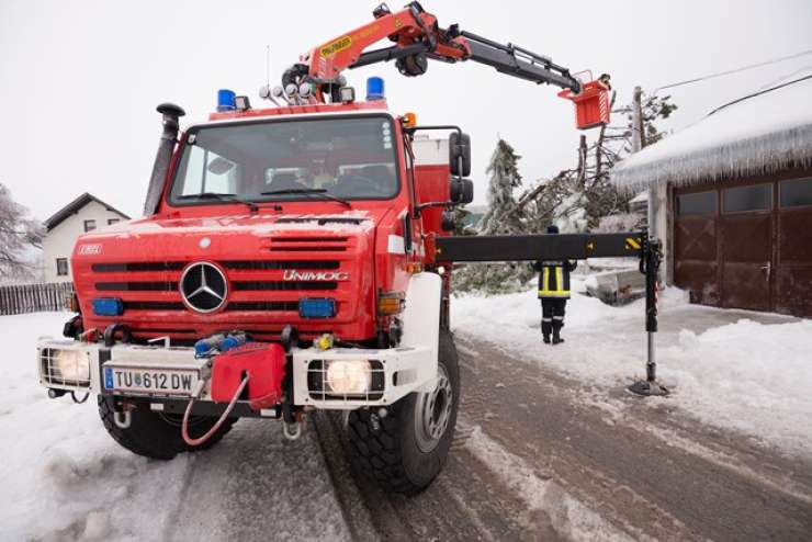 Pri odpravljanju posledic ledene ujme doslej sodelovalo več kot 32.000 prostovoljnih gasilcev