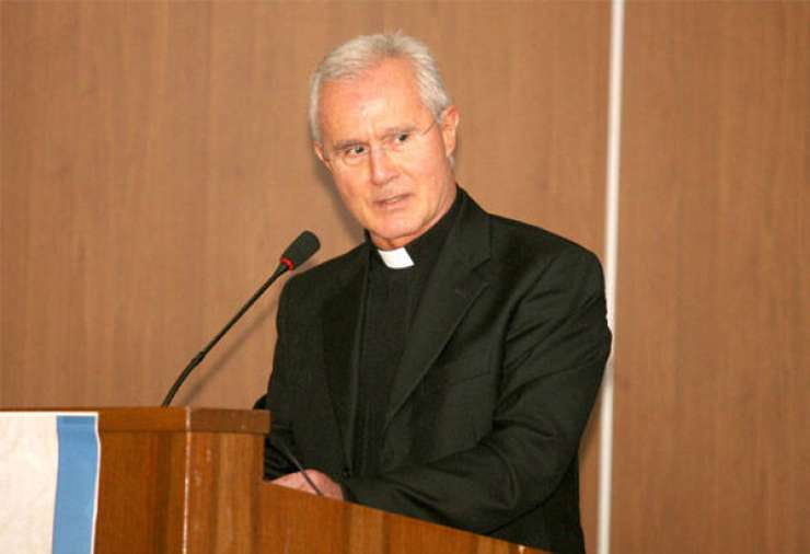 Priprti duhovnik obtožuje kardinale, da so prikrivali nepravilnosti