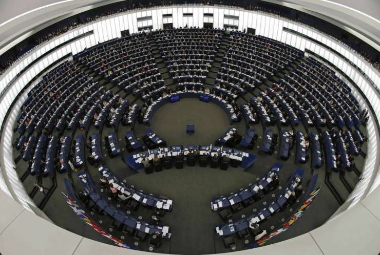 Evropski poslanci siti Američanov: ZDA naj spoštujejo pravice državljanov EU