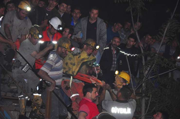 Turčija žaluje: Več kot dvesto rudarjev izgubilo življenje